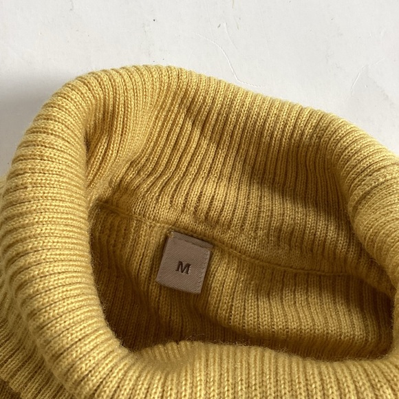 UNIQLO 100% wool turtleneck sweater - Picture 2 of 7